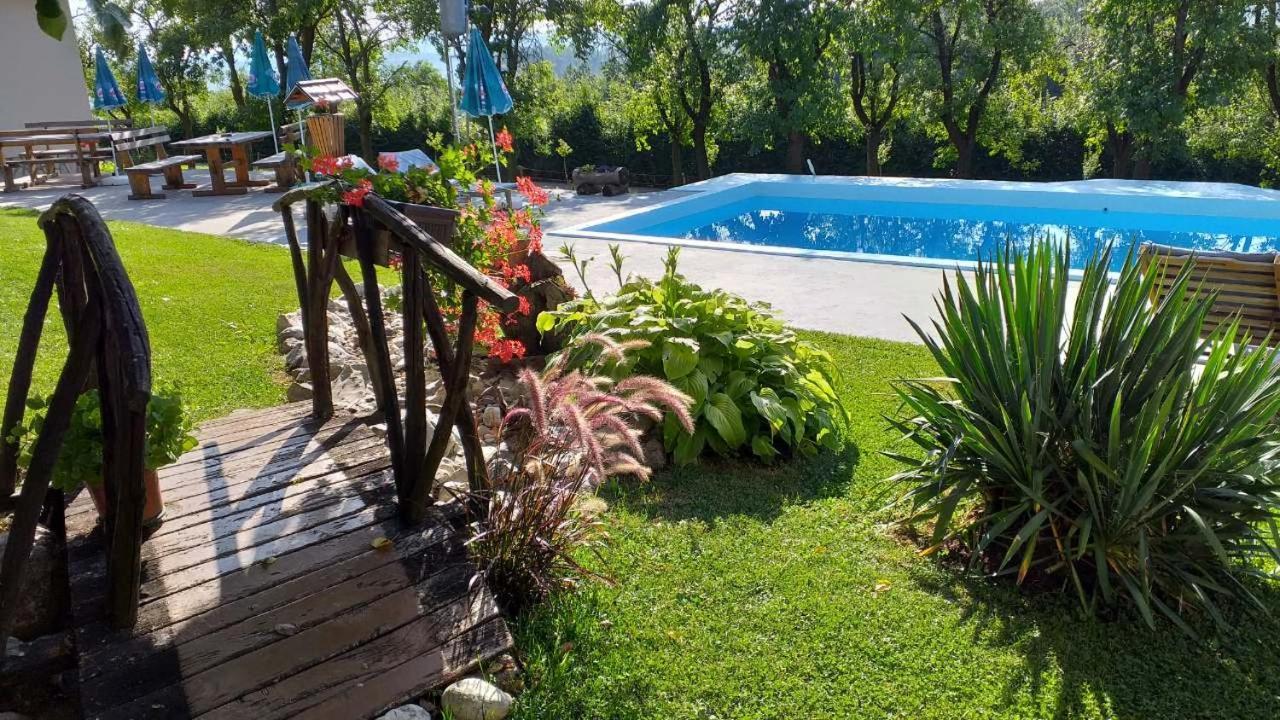 Seoski Turizam Melovic Rozanstvo Ngoại thất bức ảnh