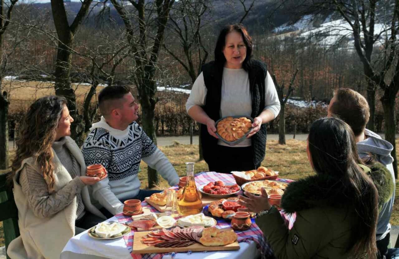 Seoski Turizam Melovic Rozanstvo Ngoại thất bức ảnh